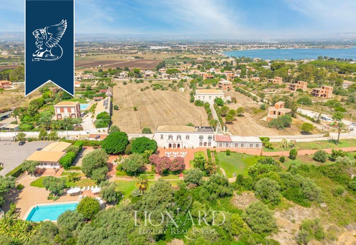 Image No.11-12 Bed Villa for sale