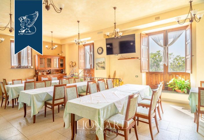 Image No.14-23 Bed Farmhouse for sale