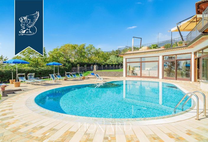 Image No.6-23 Bed Farmhouse for sale