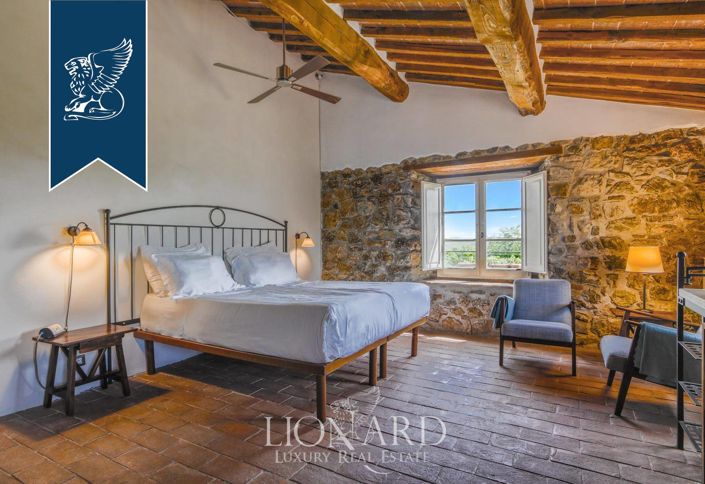 Image No.18-20 Bed Farmhouse for sale