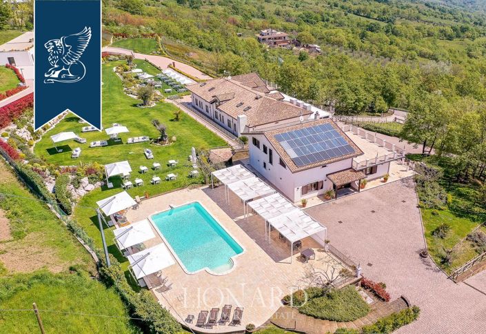 Image No.3-9 Bed Farmhouse for sale