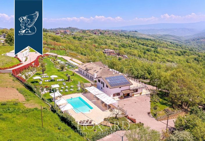 Image No.4-9 Bed Farmhouse for sale