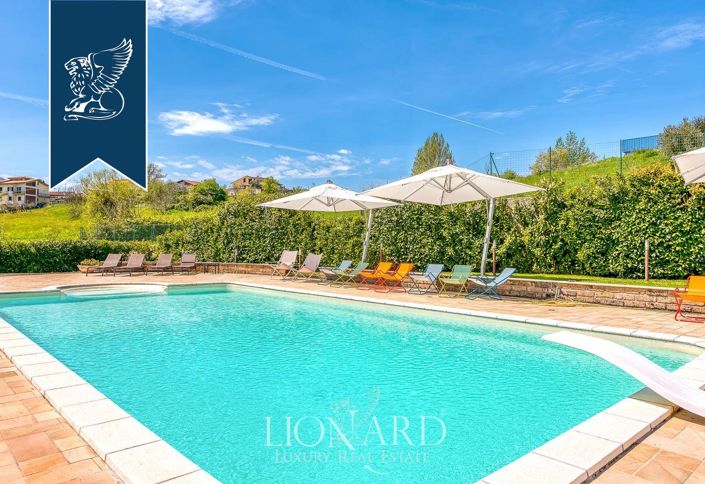 Image No.5-9 Bed Farmhouse for sale