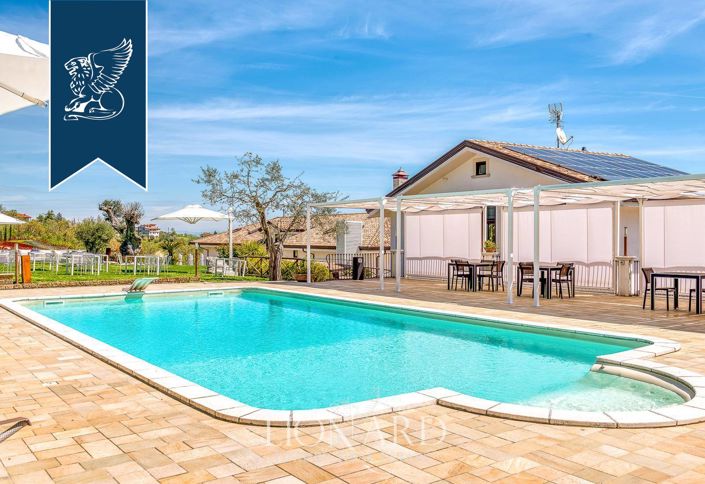 Image No.6-9 Bed Farmhouse for sale