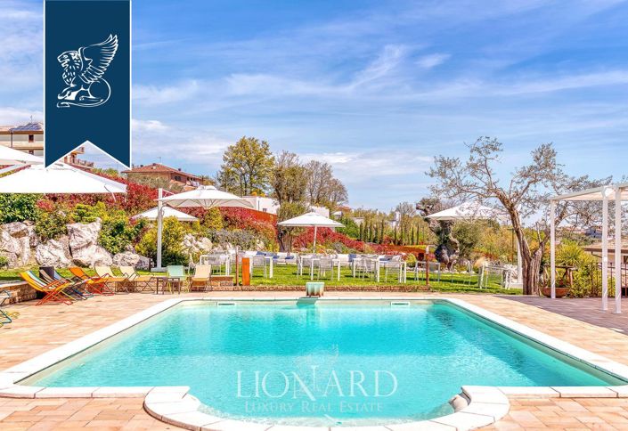 Image No.7-9 Bed Farmhouse for sale