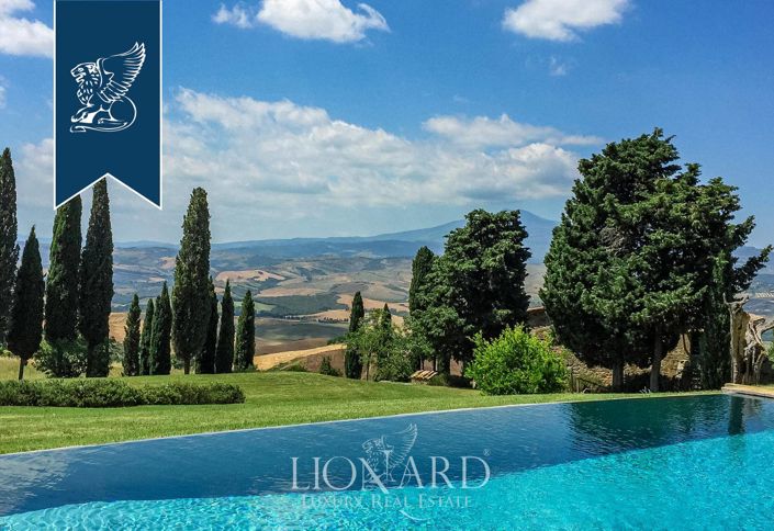 Image No.25-9 Bed Farmhouse for sale