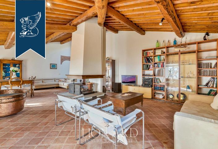 Image No.18-8 Bed Villa for sale