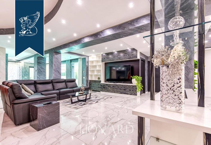 Image No.9-5 Bed Villa for sale