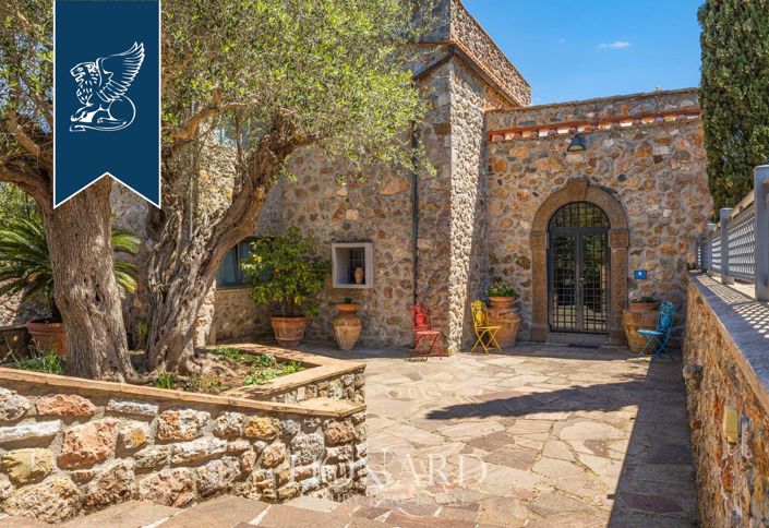 Image No.18-12 Bed Villa for sale