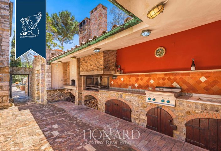 Image No.9-12 Bed Villa for sale