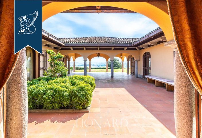 Image No.1-9 Bed Villa for sale