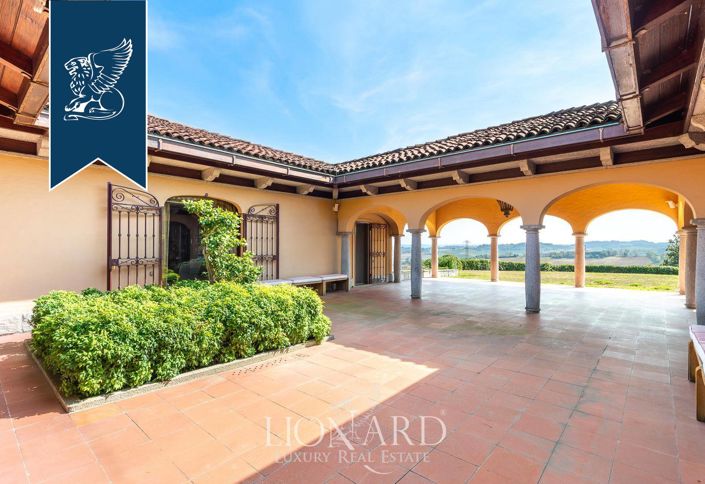 Image No.10-9 Bed Villa for sale