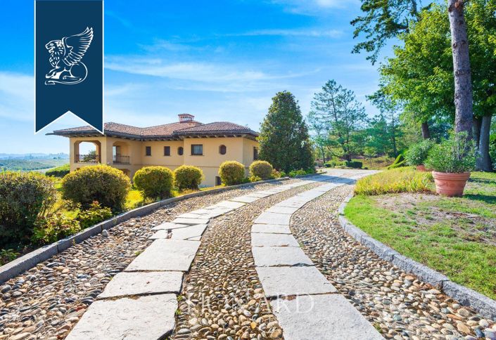 Image No.5-9 Bed Villa for sale