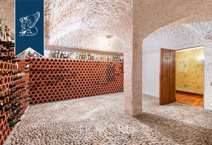 Image No.56-9 Bed Villa for sale