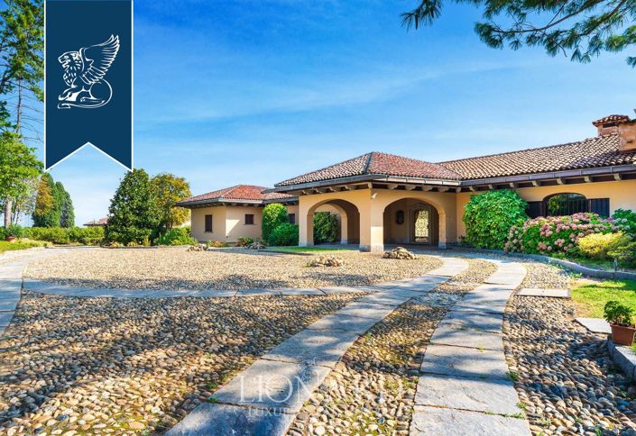 Image No.6-9 Bed Villa for sale