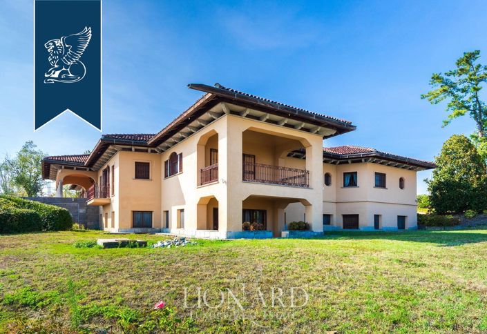 Image No.8-9 Bed Villa for sale