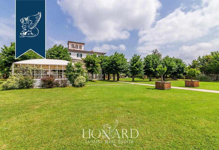 Image No.15-12 Bed Villa for sale