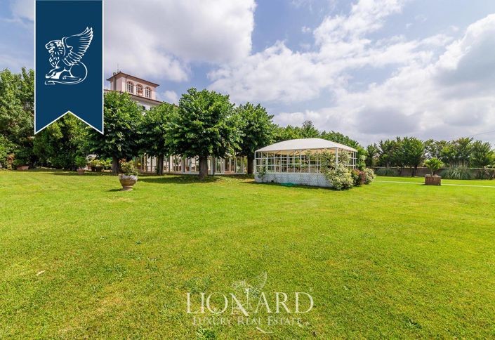 Image No.16-12 Bed Villa for sale