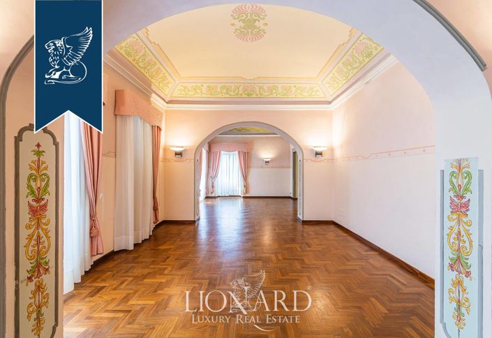 Image No.41-12 Bed Villa for sale