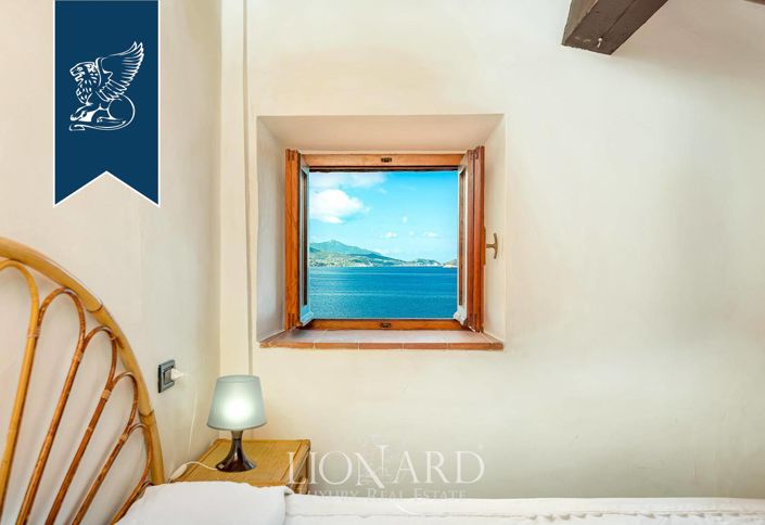 Image No.12-11 Bed Villa for sale