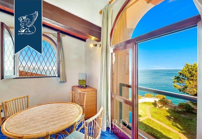 Image No.8-11 Bed Villa for sale