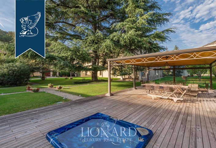 Image No.14-8 Bed Property for sale