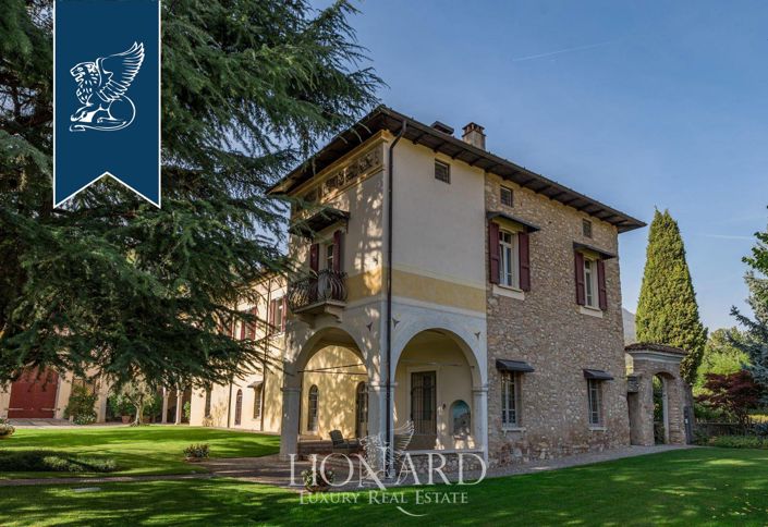 Image No.2-8 Bed Property for sale