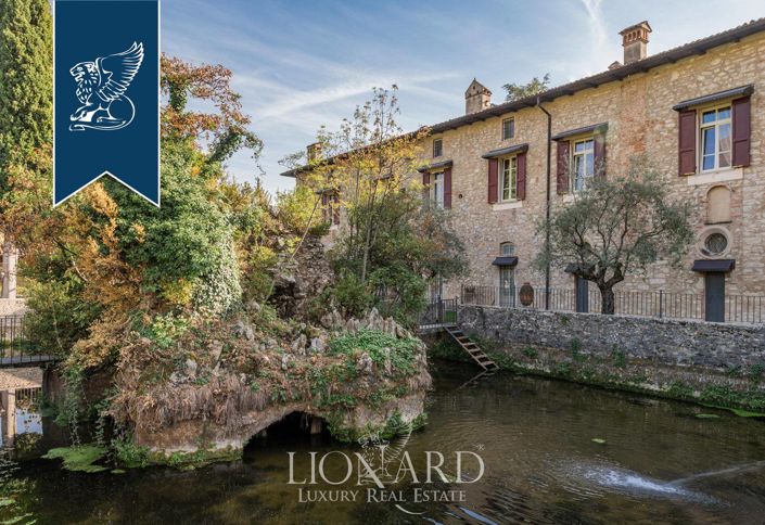 Image No.21-8 Bed Property for sale