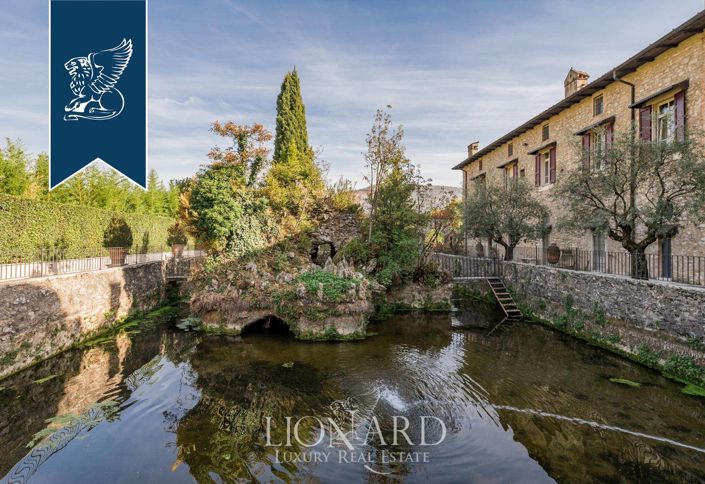 Image No.22-8 Bed Property for sale