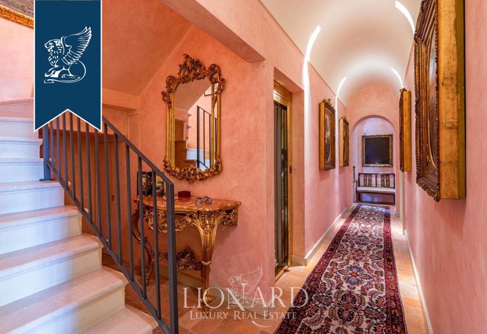 Image No.36-8 Bed Property for sale