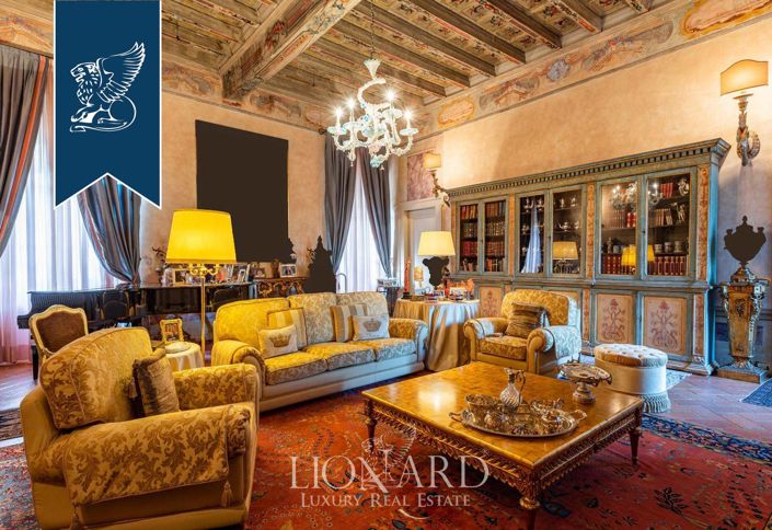 Image No.42-8 Bed Property for sale