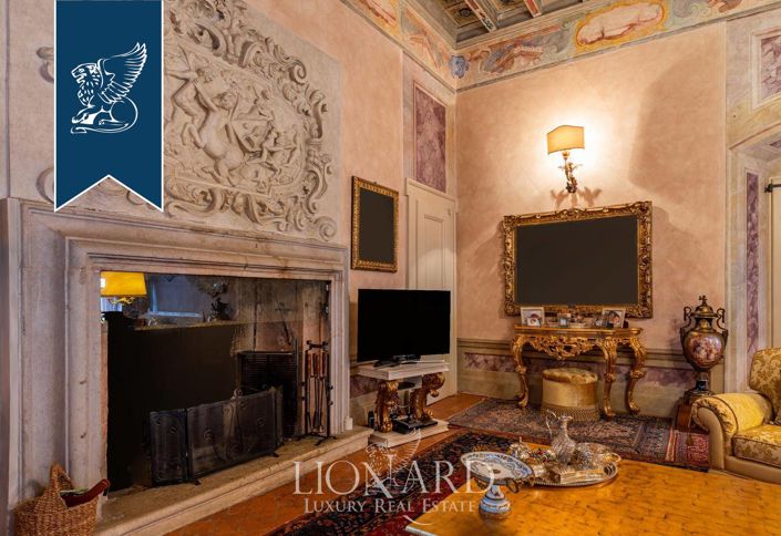 Image No.44-8 Bed Property for sale