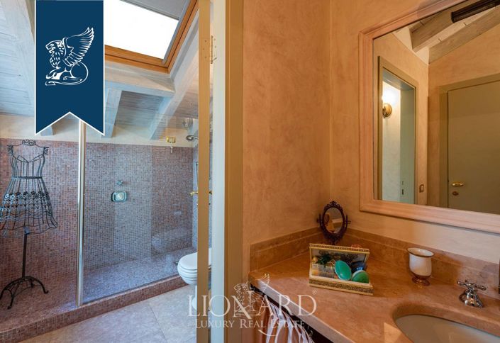 Image No.49-8 Bed Property for sale