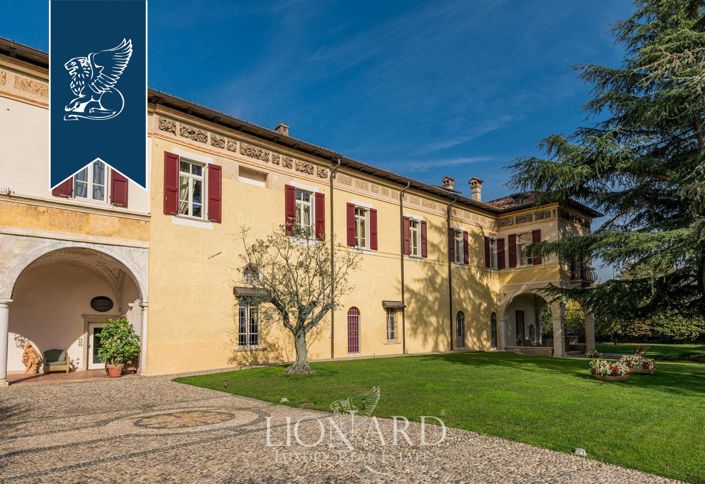 Image No.5-8 Bed Property for sale