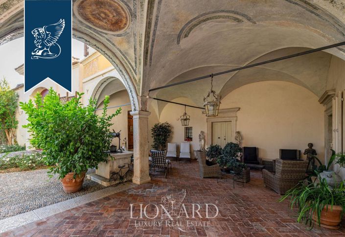 Image No.51-8 Bed Property for sale