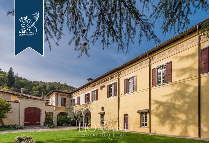 Image No.9-8 Bed Property for sale