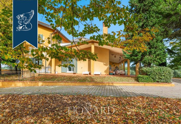 Image No.11-7 Bed Farmhouse for sale