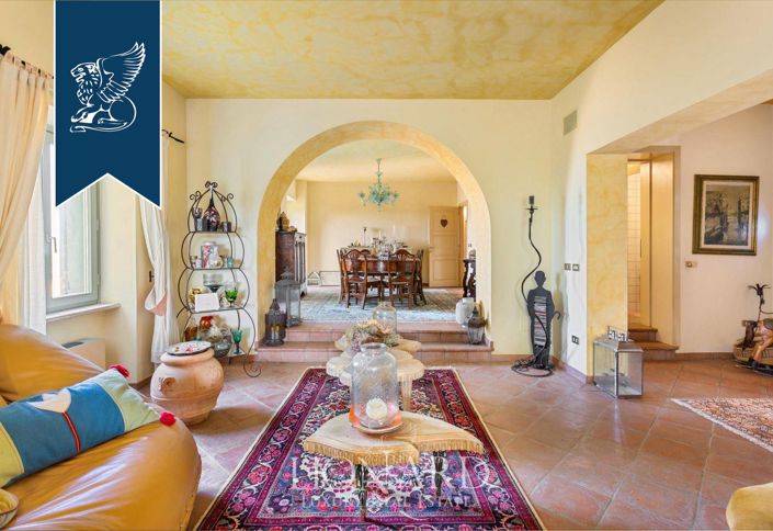 Image No.14-7 Bed Farmhouse for sale