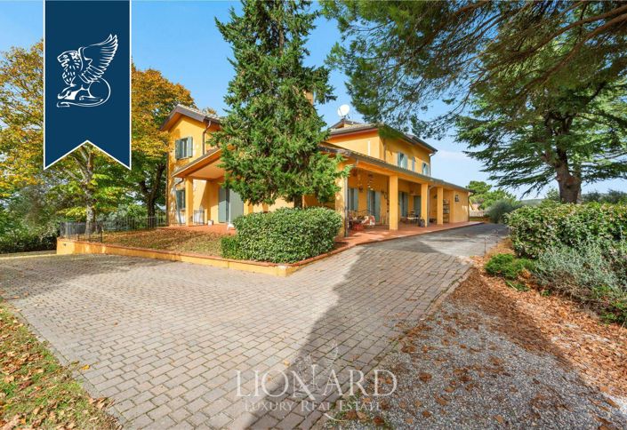 Image No.4-7 Bed Farmhouse for sale