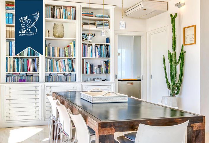 Image No.32-5 Bed Villa for sale