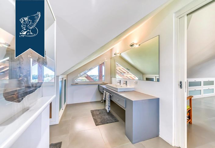 Image No.47-5 Bed Villa for sale