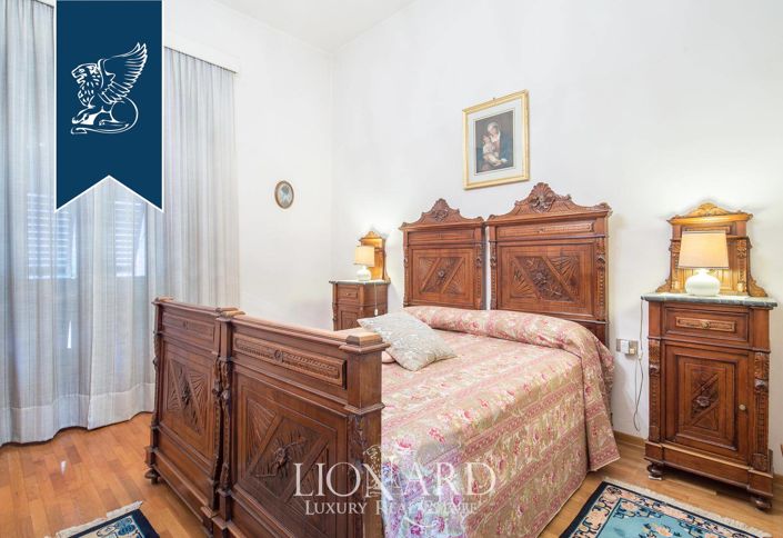 Image No.52-5 Bed Villa for sale