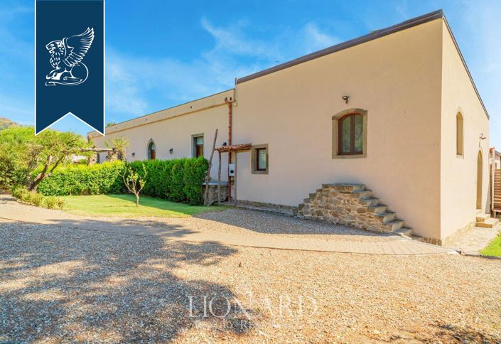 Image No.18-13 Bed Farmhouse for sale