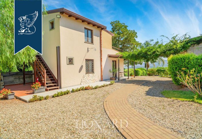 Image No.20-13 Bed Farmhouse for sale