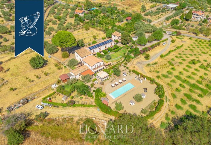 Image No.5-13 Bed Farmhouse for sale