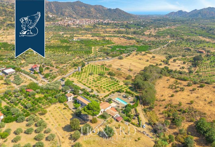 Image No.8-13 Bed Farmhouse for sale