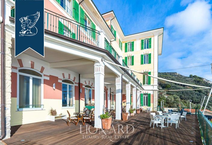 Image No.12-43 Bed Villa for sale