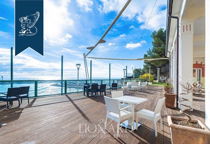 Image No.14-43 Bed Villa for sale