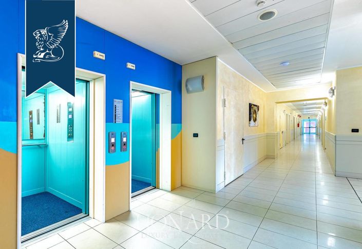 Image No.27-43 Bed Villa for sale