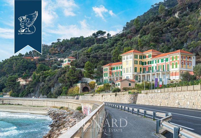 Image No.3-43 Bed Villa for sale